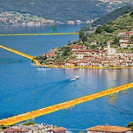 Villa Mirella: Casa Vista Lago Con Piscina Riva di Solto Eksteriør bilde