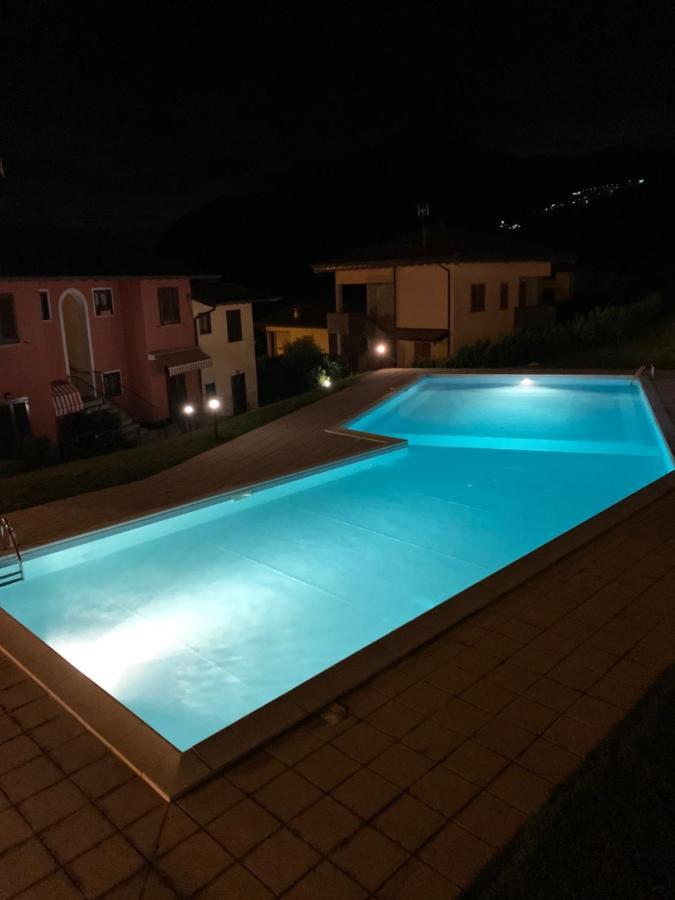 Villa Mirella: Casa Vista Lago Con Piscina Riva di Solto Eksteriør bilde