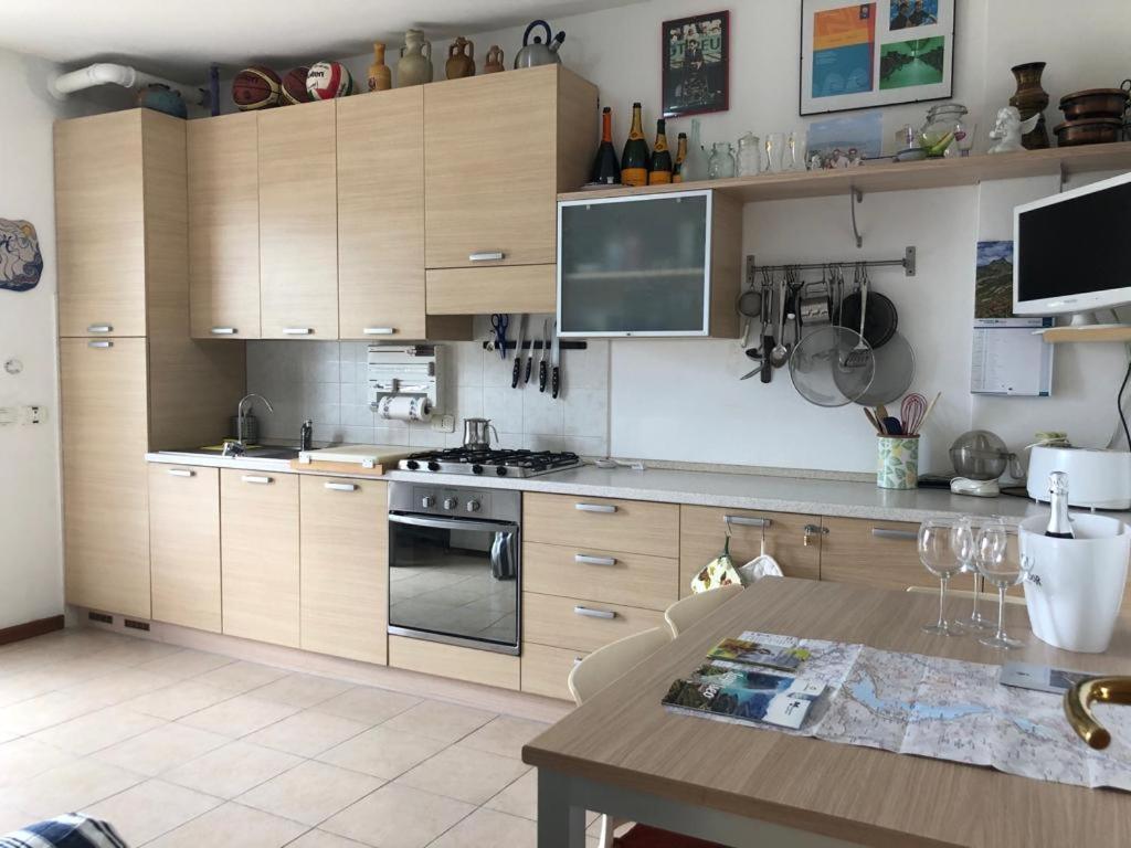 Villa Mirella: Casa Vista Lago Con Piscina Riva di Solto Eksteriør bilde